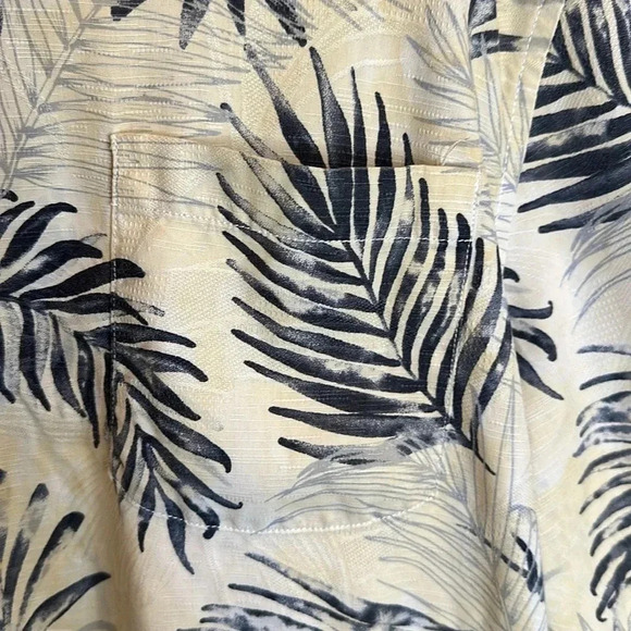 TOMMY BAHAMA PALM PRINT CAMP SHIRT XXL WOODEN BUTTONS 70% silk 30% coolmax poly - Picture 3 of 9